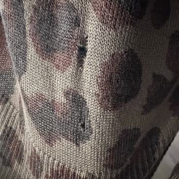 Zara'dan Aldığım Kazaklar Delik Deşik Oldu