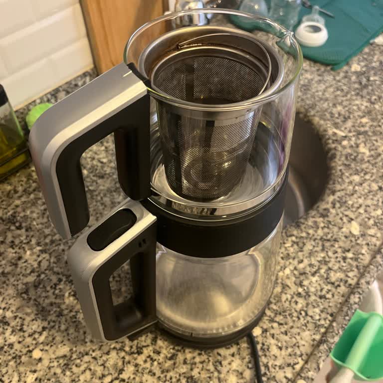 Sürekli Arızalanan Çay Makinesi Ve Eksik Parçalar
