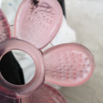 Bebek Diş Kaşıyıcısında Tehlikeli Küflenme