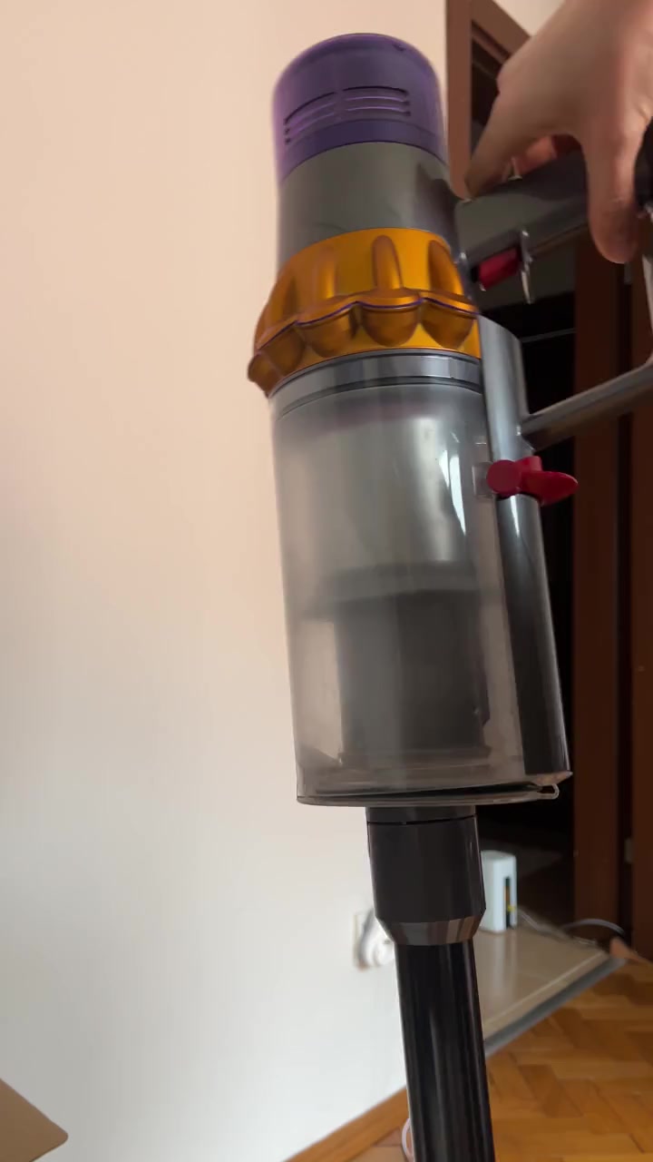 Пылесос Dyson V15 Detect Absolute - Проблемы с конструкцией, гарантия истекает обложка видео
