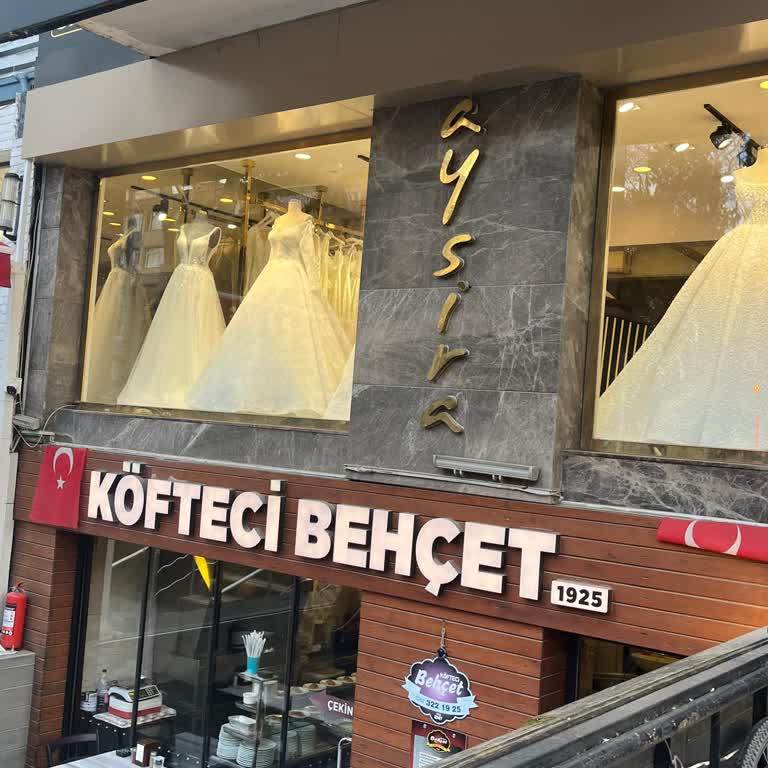 Gelinlik Mağazasında Saygısız Karşılama