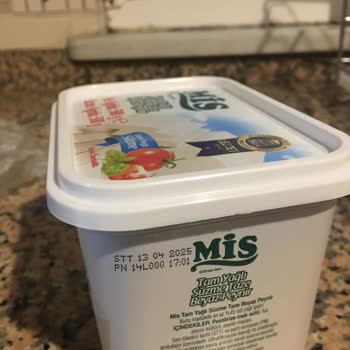 Son Kullanma Tarihine Rağmen Küflü Peynir Şoku