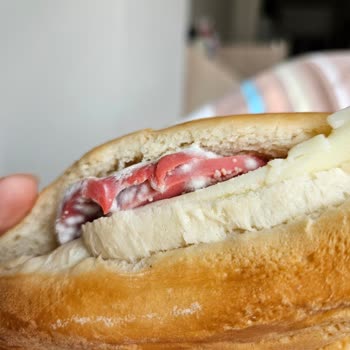 Son Kullanma Tarihine Rağmen Küflü Sandviç Şoku