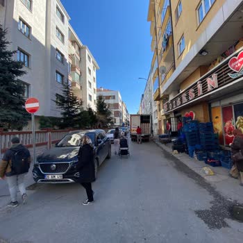 Ters Yönde Park Eden Dağıtım Aracı Yüzünden Engellenen Çıkış