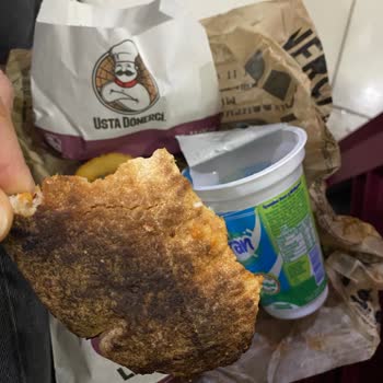 Taş Gibi Ekmek Ve Soğuk Hizmet