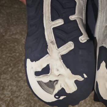 Su Geçirmez Ayakkabının Tabanı Patladı