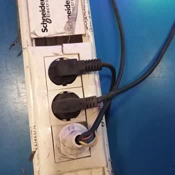 Playland Oyun Alanında Güvenlik Tehlikesi: Açık Prizler Çocukları Tehdit Ediyor