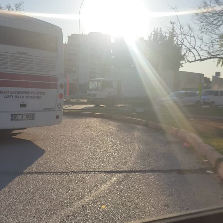 Adana Belediyesi Otobüsü Trafik Tehlikesi Yarattı