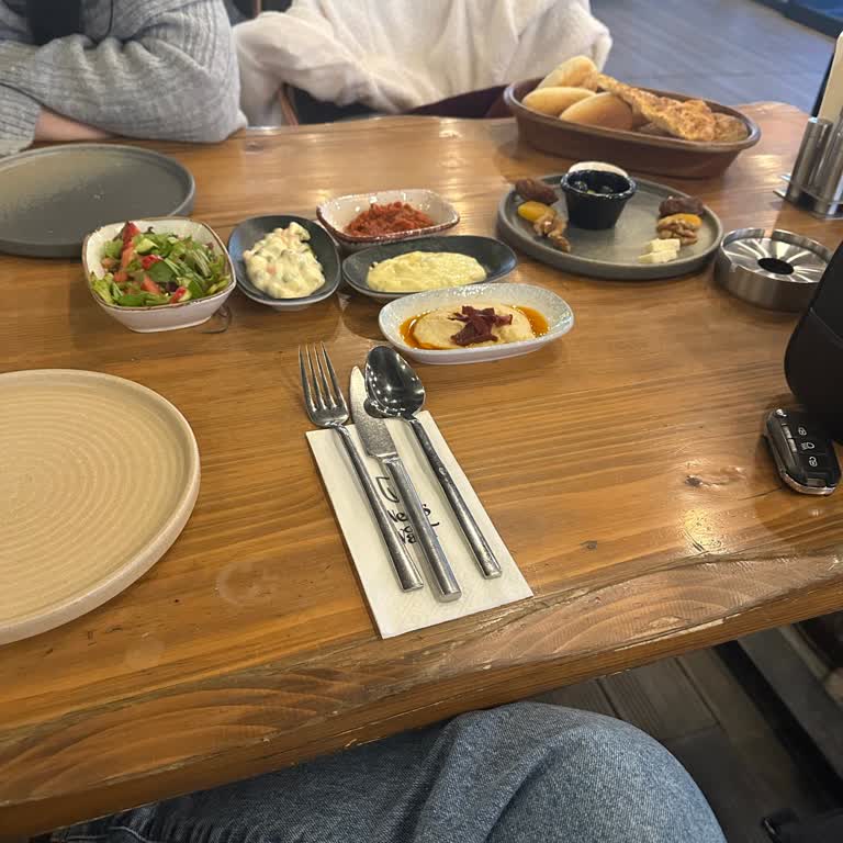 İftar Menüsünde Hayal Kırıklığı: Az Ve Yetersiz Servis