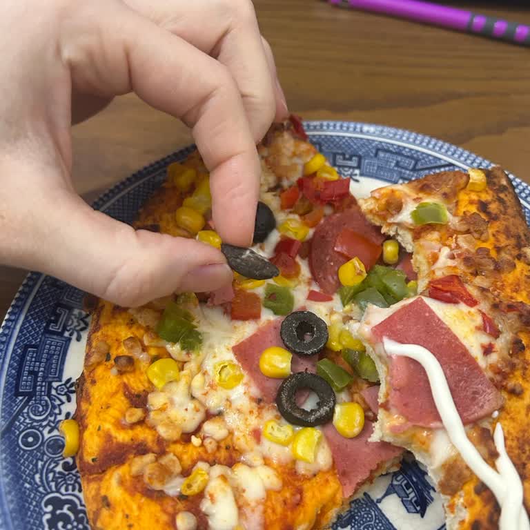 Harras Pizza İçinde Zeytin Çekirdeği Tehlikesi