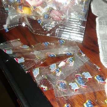 Boş Şeker Kabuklarıyla Karşılaştım!