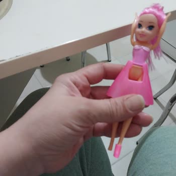 Çocuklara Uygun Olmayan Oyuncak Bebek