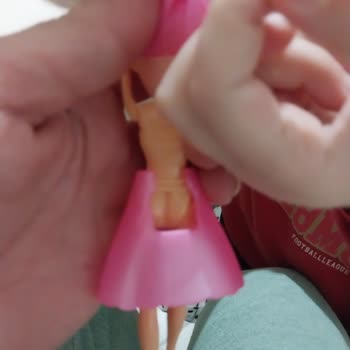 Çocuklara Uygun Olmayan Oyuncak Bebek