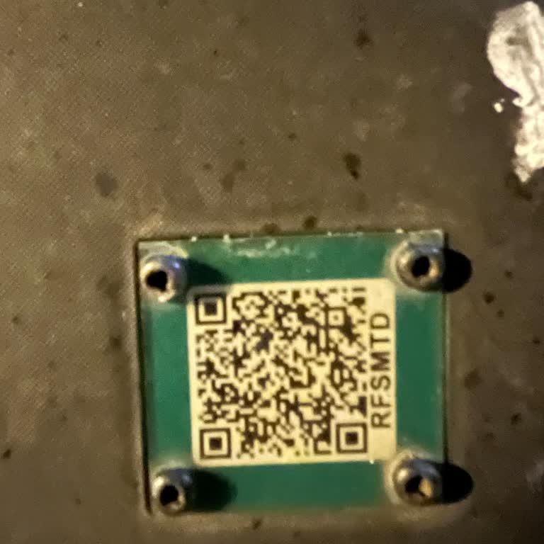 Kask Kutusu Uyarısı İle Donarak Bekledim