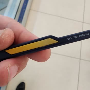 Tommy Hilfiger Gözlük Egzama Yaptı