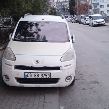 Okul Bölgesindeki Kaldırım Sorunu Ve Güvenlik Tehlikesi