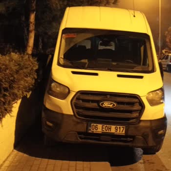 Okul Bölgesindeki Kaldırım Sorunu Ve Güvenlik Tehlikesi