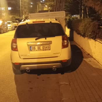 Okul Bölgesindeki Kaldırım Sorunu Ve Güvenlik Tehlikesi
