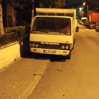 Okul Bölgesindeki Kaldırım Sorunu Ve Güvenlik Tehlikesi