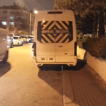 Okul Bölgesindeki Kaldırım Sorunu Ve Güvenlik Tehlikesi