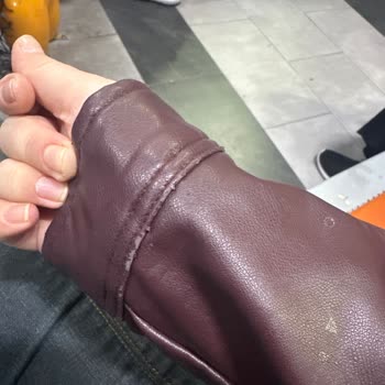 Zara'dan Alınan Deri Ceketin Beklenmedik Kalite Sorunu