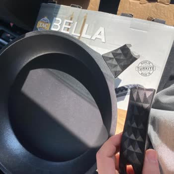 A101'de Aldığım Tava Kırık Çıktı Ve Müşteri Hizmeti Hayal Kırıklığı Yarattı