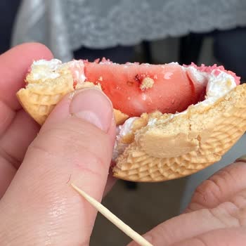 Eti Puf'ta Şok: Kıl Çıktı!