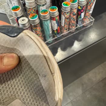 Nike Ayakkabıda Açılma Ve Mağaza Müdürü İlgisizliği