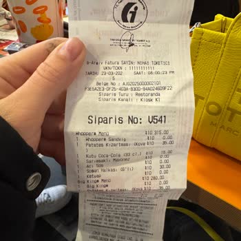 Burger King'de Soğuk Yemek Ve Hijyen Sorunları