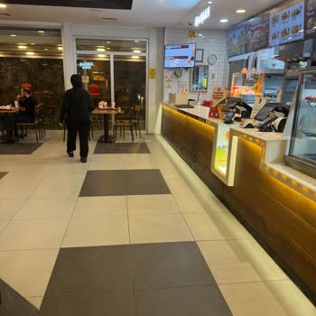 Burger King'de Soğuk Yemek Ve Hijyen Sorunları