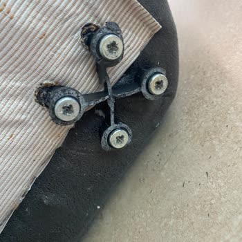 Kırılan Koltuk Ayakları Ve Yetersiz Satış Sonrası Destek