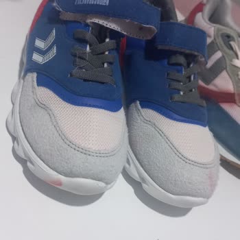 Hummel Ayakkabıların Renkleri Aktı