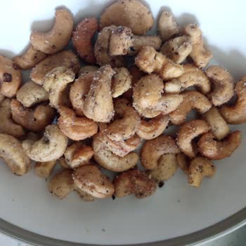 Taze Görünen Kaju, Kurtlu Çıktı!