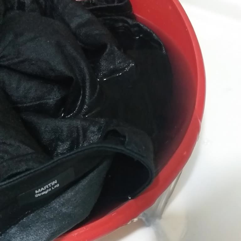 Mavi Jean'lerin Kalitesiz Boyası Şaşırttı