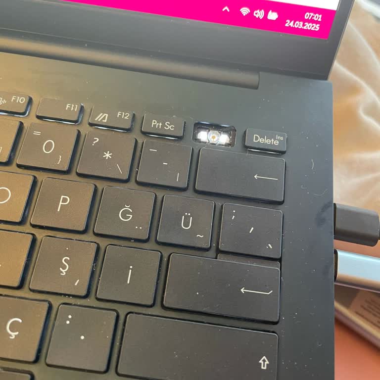 Asus Zenbook'un Klavye Sorunu Ve Kötü Servis Deneyimi