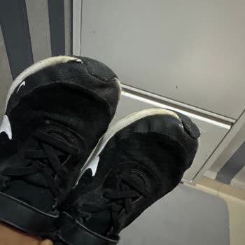 Nike Ayakkabının Kalite Sorunu: Beklenmedik Açılmalar Ve Eskime