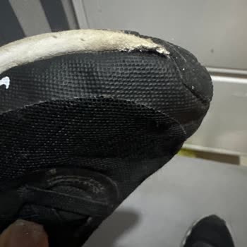 Nike Ayakkabının Kalite Sorunu: Beklenmedik Açılmalar Ve Eskime