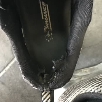 Ayakkabı Sorunu Ve İlgisiz Müşteri Hizmetleri