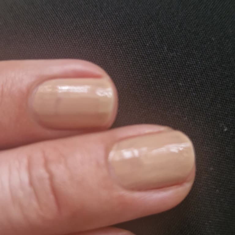 Pastel Ojeler Hayal Kırıklığı: Aseton Kokusu Ve Düşük Kalite