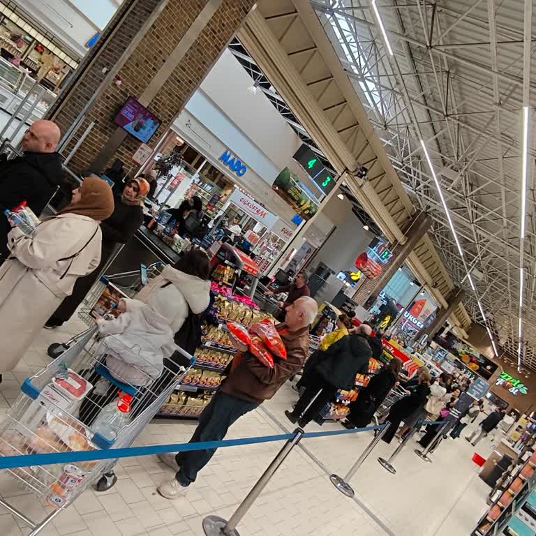 Carrefour'da Sürekli Özür Ve Uzun Kasa Kuyrukları
