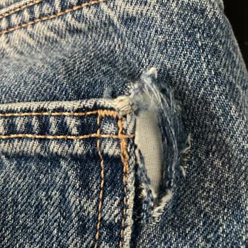 Mavi Jeans Kot Pantolonun Hızla Yırtılması Ve Etiket Sorunu
