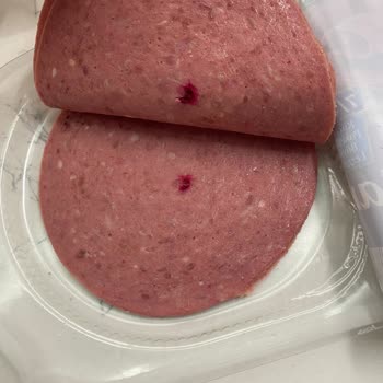 Namet Macar Salamda Şüpheli Kırmızı Lekeler