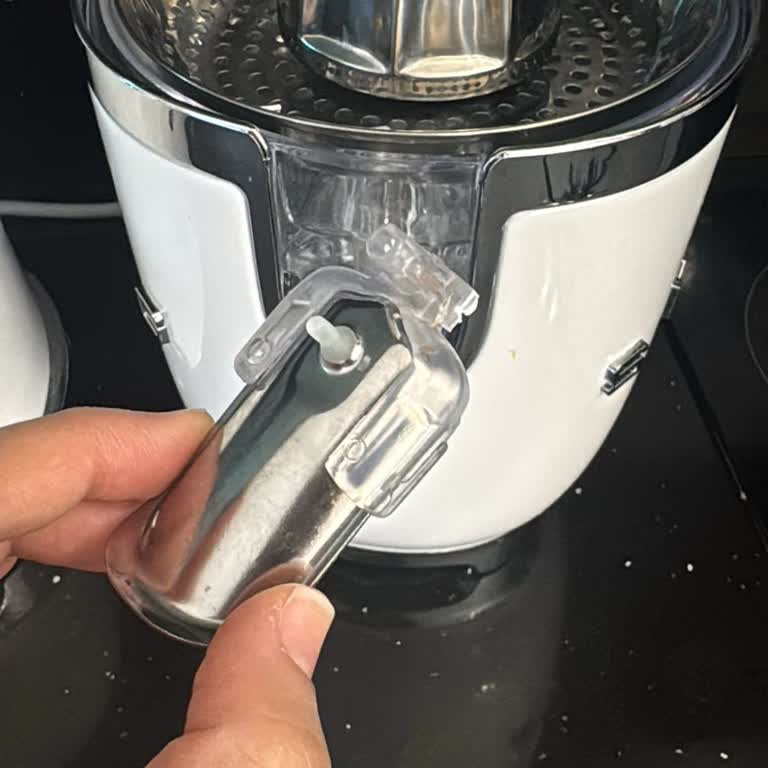 Smeg Narenciye Sıkacağında Kırılan Parça Ve İletişim Sorunu