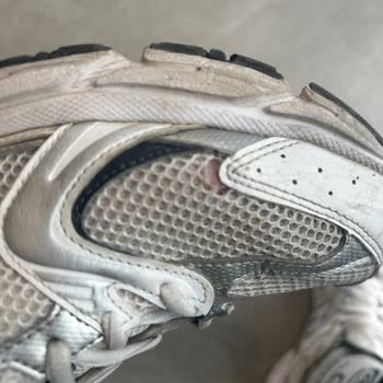 New Balance Ayakkabılarda Beklenmedik Yırtılma Sorunu