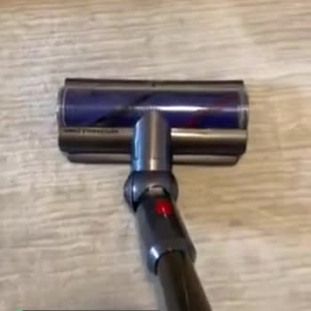 V15 Dyson Halı Başlığı Dönmüyor