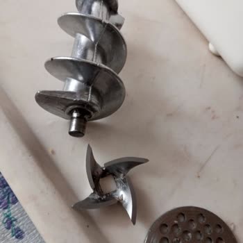 Paslanan Makine Aparatı Ve Kullanılamayan Ürün