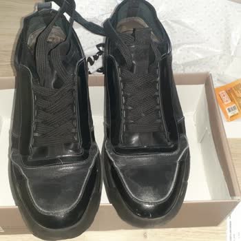 Tamer Tanca Ayakkabıda Küf Kokusu ve Yetersiz Çözüm