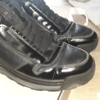 Tamer Tanca Ayakkabıda Küf Kokusu ve Yetersiz Çözüm