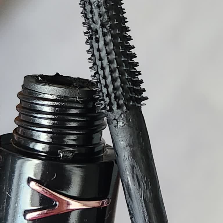 Maybelline Sky High Mascara Bought on Sale – I Discovered It’s Dried Out
