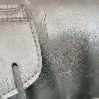 FLO'dan Aldığım Ayakkabıda Erken Çatlak Sorunu